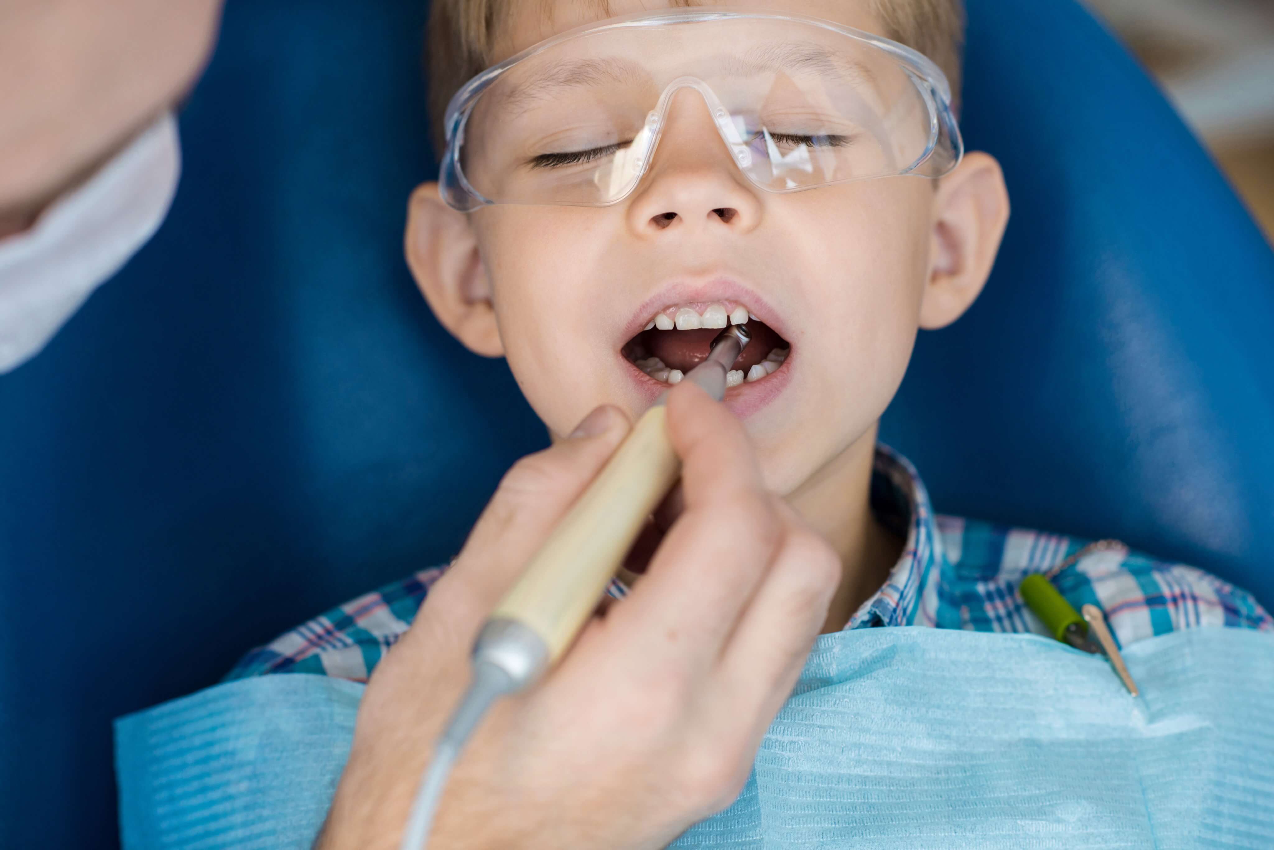 cute-little-boy-in-dental-clinic-2VW8SQC cute-little-boy-in-dental-clinic-2VW8SQC